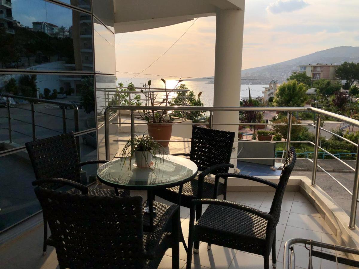 Lorenso Guest House Sarandë エクステリア 写真