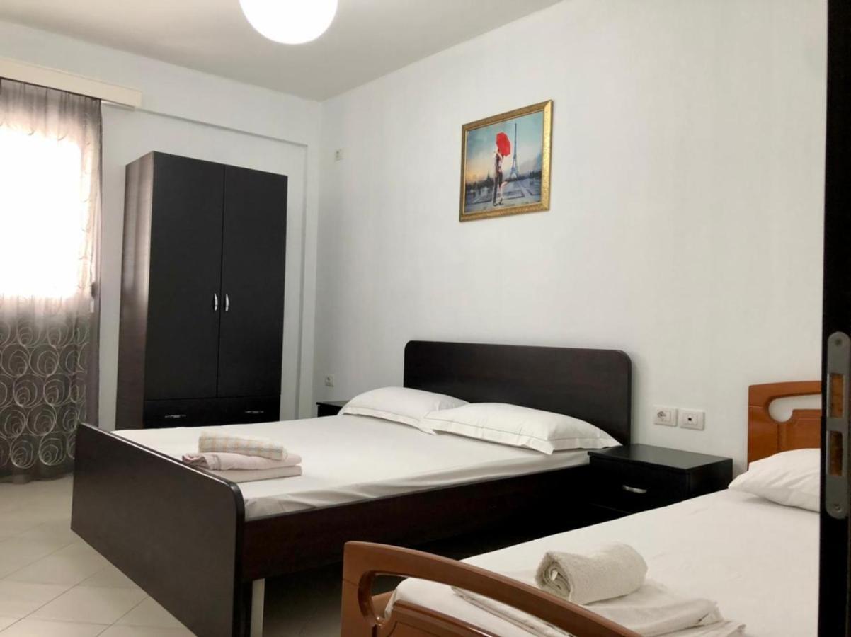 Lorenso Guest House Sarandë エクステリア 写真