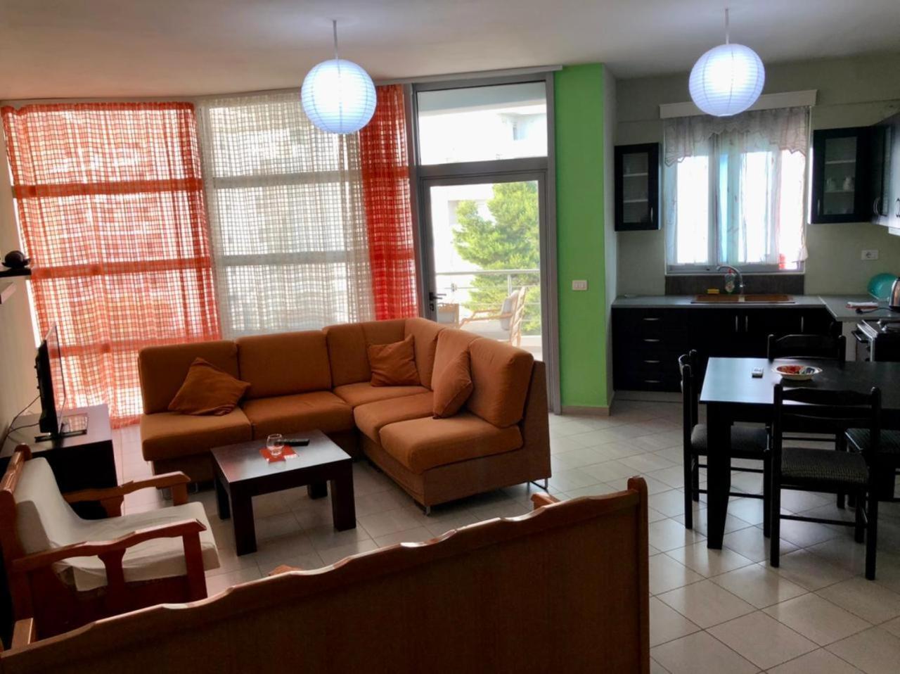 Lorenso Guest House Sarandë エクステリア 写真