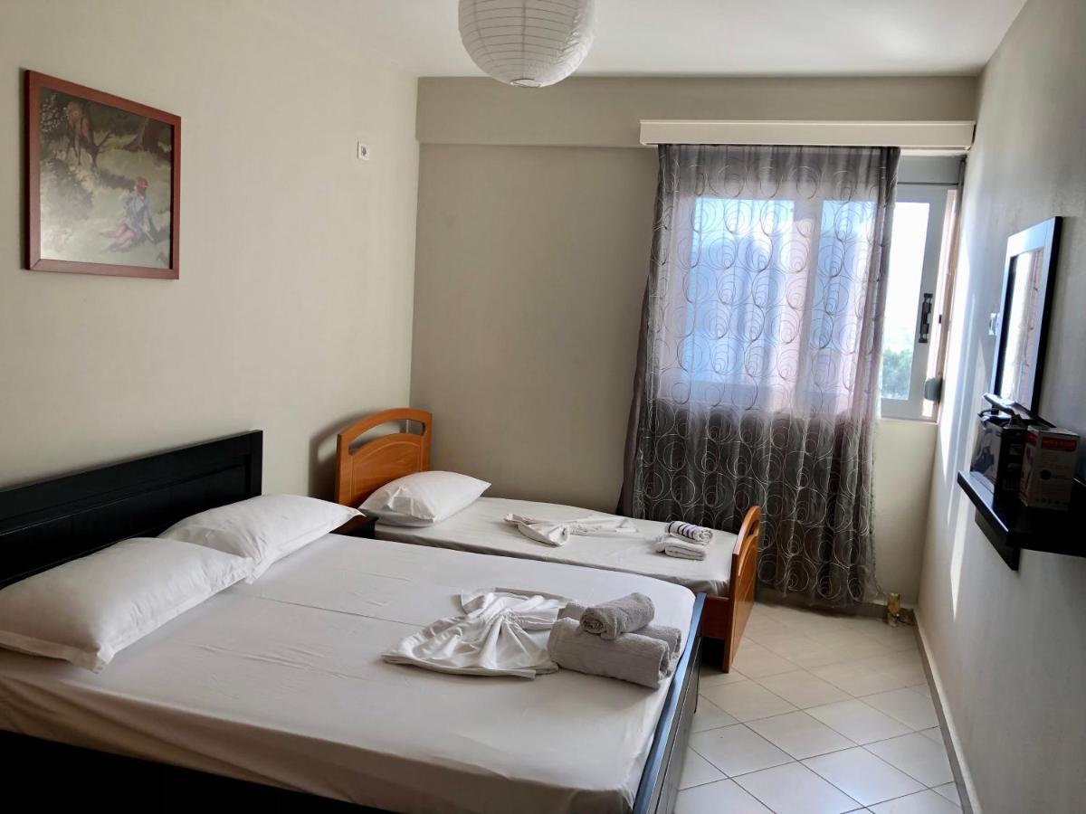 Lorenso Guest House Sarandë エクステリア 写真