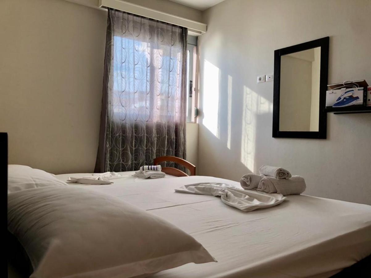 Lorenso Guest House Sarandë エクステリア 写真
