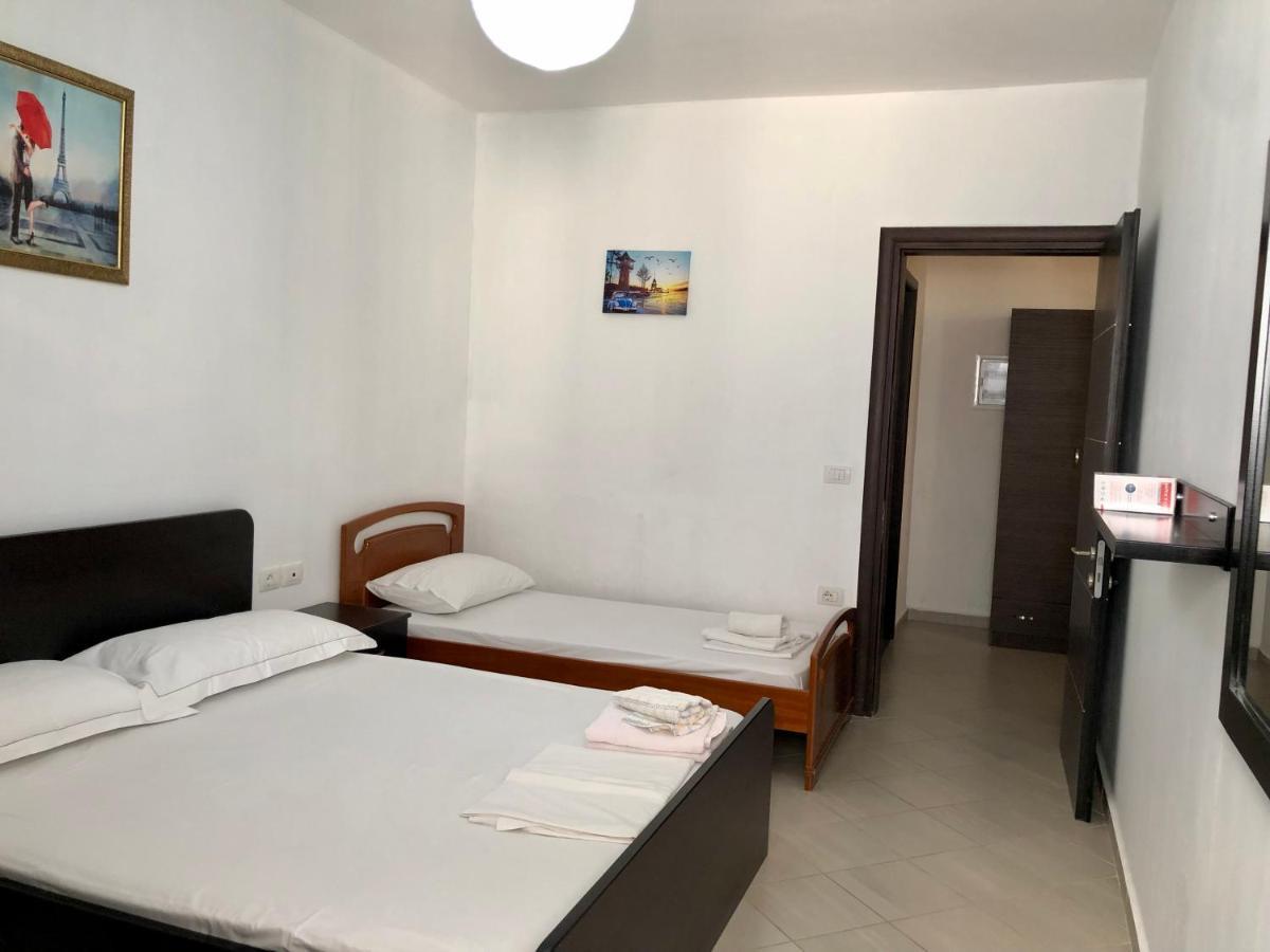Lorenso Guest House Sarandë エクステリア 写真
