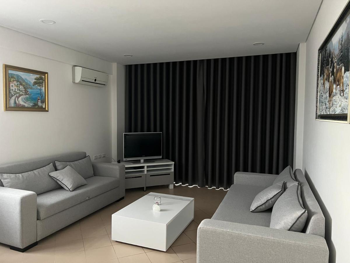 Lorenso Guest House Sarandë エクステリア 写真