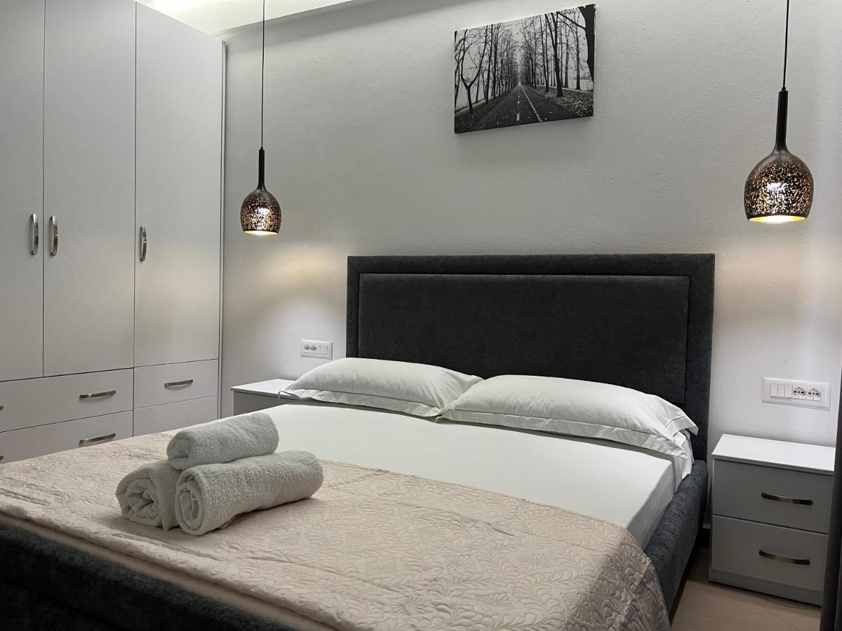 Lorenso Guest House Sarandë エクステリア 写真