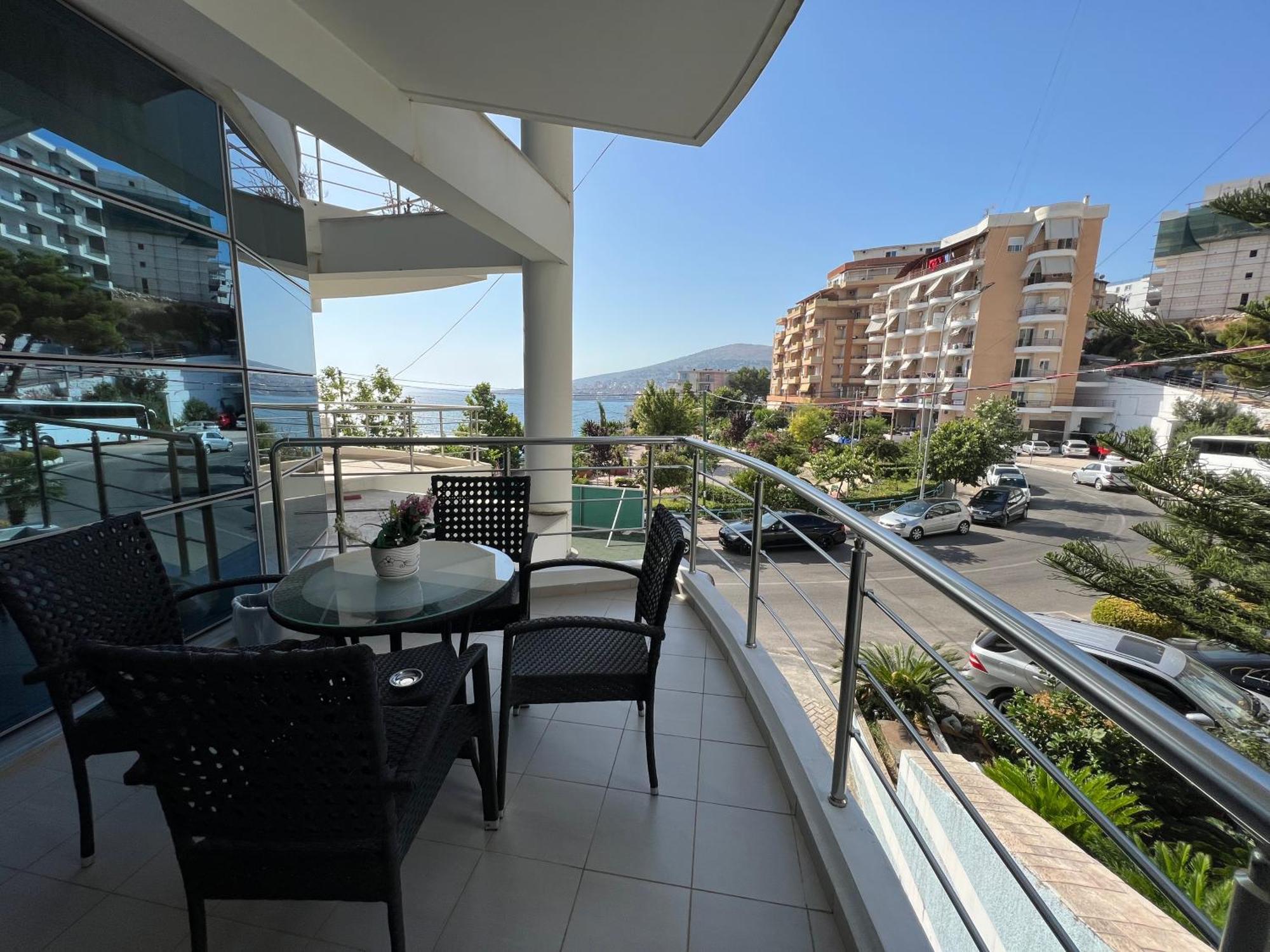 Lorenso Guest House Sarandë エクステリア 写真